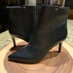 Black MK boots. Size 9.5 never been worn!